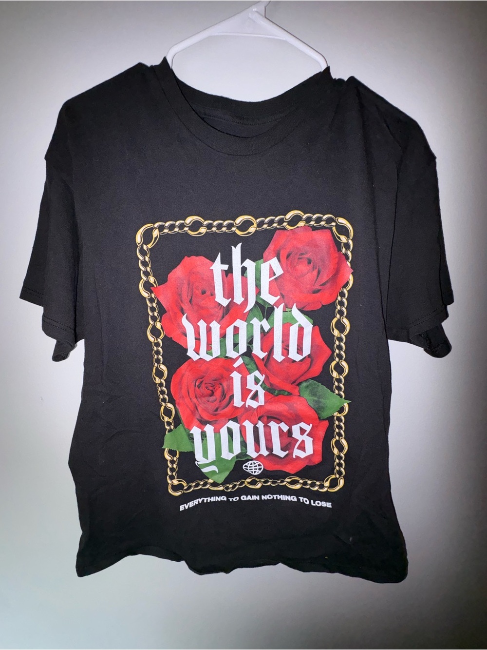 Black Graphic Tee "the world is yours" with Red Roses